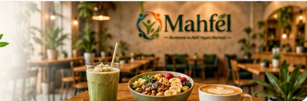 Mahfel’de smoothie, bowl ve latte ile sıcak bir kafe atmosferi